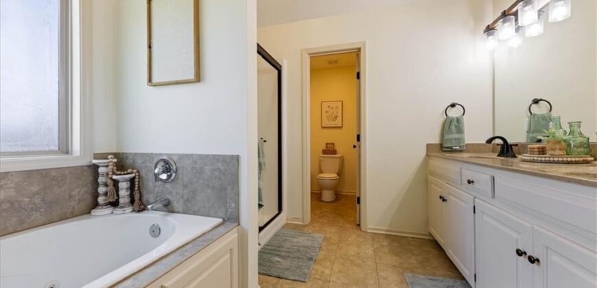 904 NW 110th Terrace, Kansas City, MO 64155