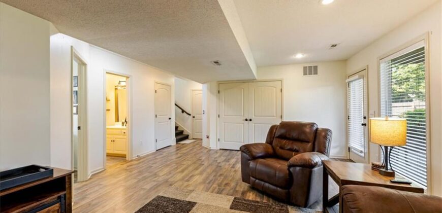 904 NW 110th Terrace, Kansas City, MO 64155