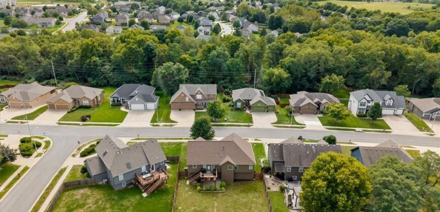904 NW 110th Terrace, Kansas City, MO 64155