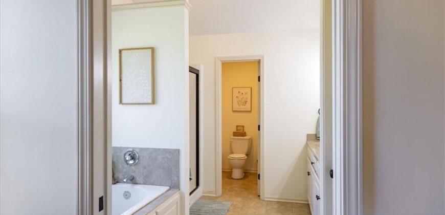 904 NW 110th Terrace, Kansas City, MO 64155