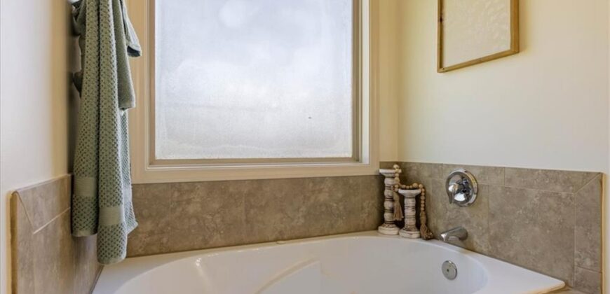 904 NW 110th Terrace, Kansas City, MO 64155