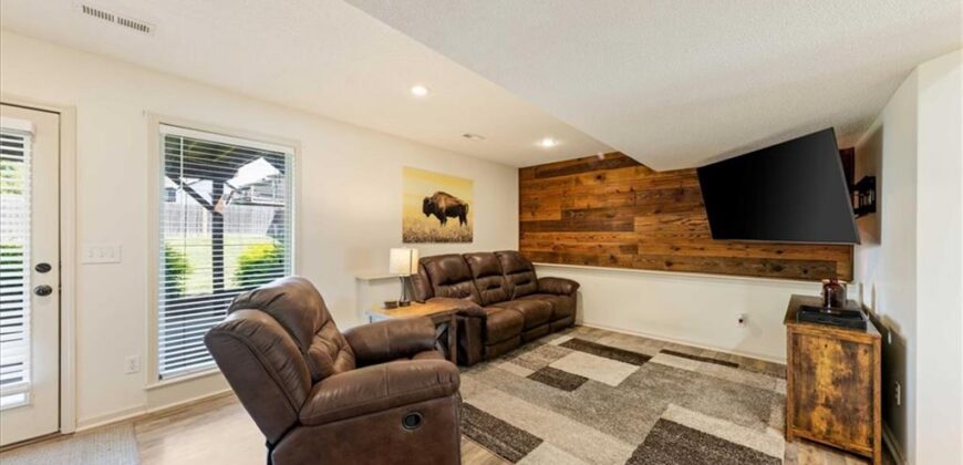 904 NW 110th Terrace, Kansas City, MO 64155