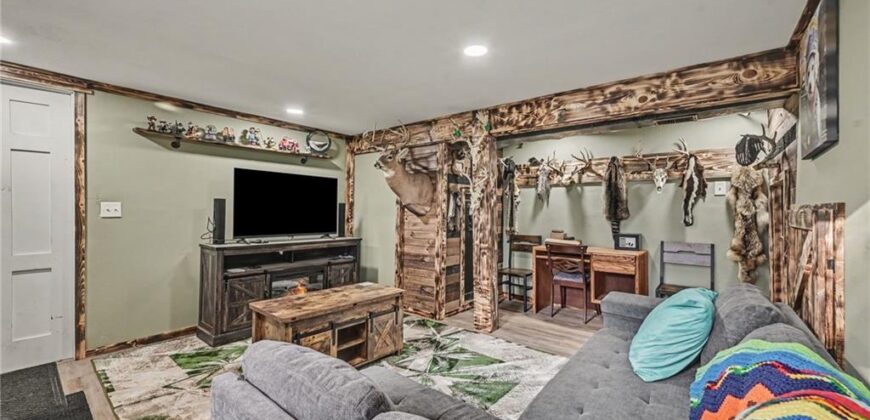 502 Dundee Road, Smithville, MO 64089