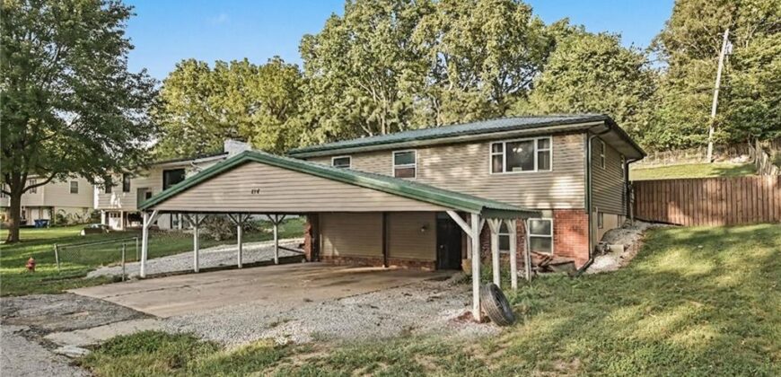 502 Dundee Road, Smithville, MO 64089