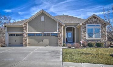7445 Damon Drive, Parkville, MO 64152