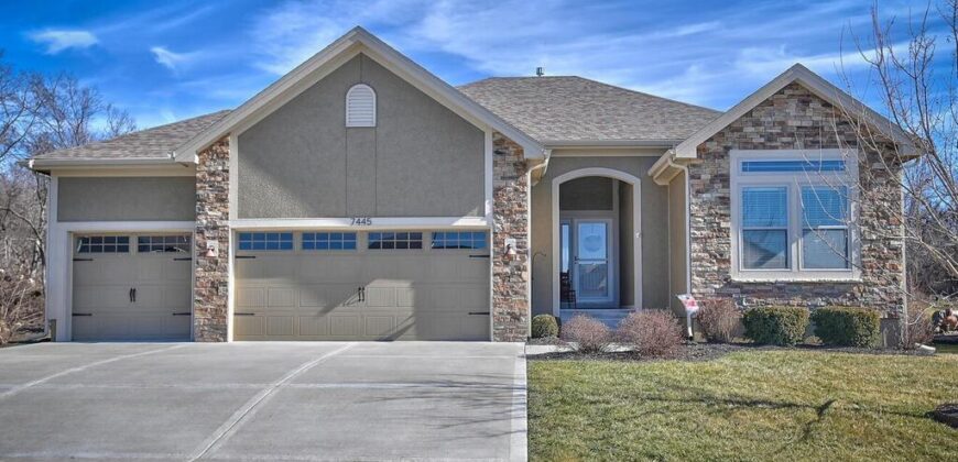 7445 Damon Drive, Parkville, MO 64152