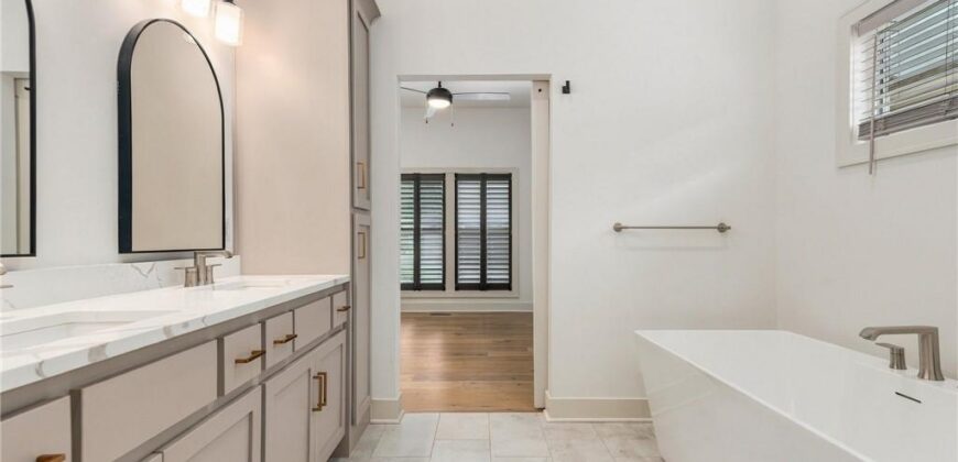 8806 NE 81st Terrace, Kansas City, MO 64158