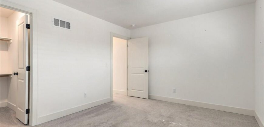 8806 NE 81st Terrace, Kansas City, MO 64158