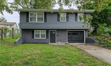 217 Woods Avenue, Excelsior Springs, MO 64024
