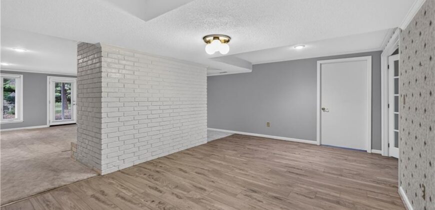 2303 Lynn Road, Excelsior Springs, MO 64024