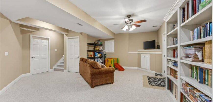 1100 Silverleaf Lane, Liberty, MO 64068