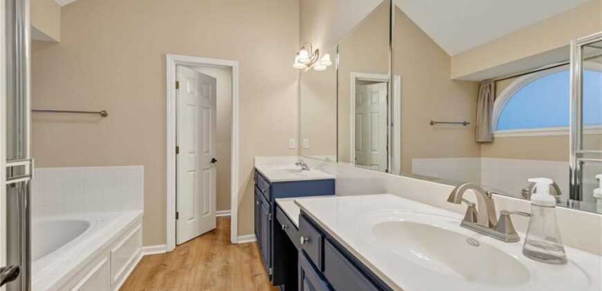 1100 Silverleaf Lane, Liberty, MO 64068