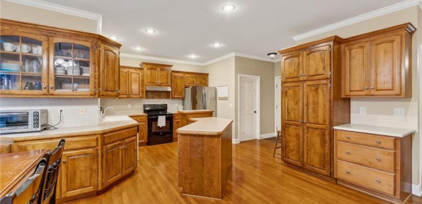 1100 Silverleaf Lane, Liberty, MO 64068