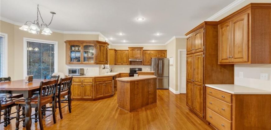 1100 Silverleaf Lane, Liberty, MO 64068