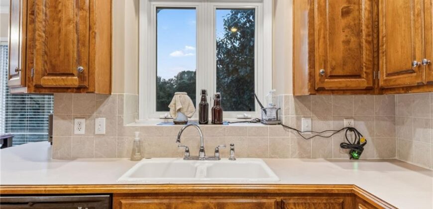 1100 Silverleaf Lane, Liberty, MO 64068