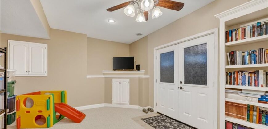 1100 Silverleaf Lane, Liberty, MO 64068