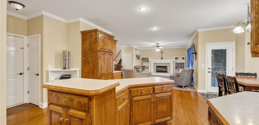 1100 Silverleaf Lane, Liberty, MO 64068
