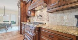 7808 N Chatham Avenue, Kansas City, MO 64151