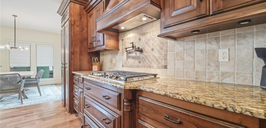 7808 N Chatham Avenue, Kansas City, MO 64151