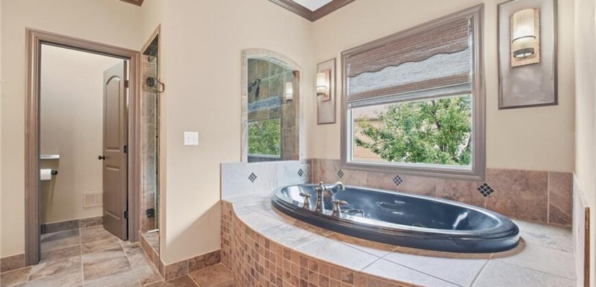 7808 N Chatham Avenue, Kansas City, MO 64151
