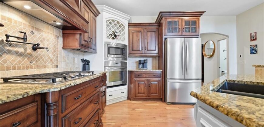 7808 N Chatham Avenue, Kansas City, MO 64151