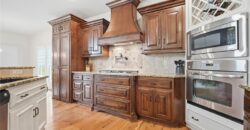 7808 N Chatham Avenue, Kansas City, MO 64151