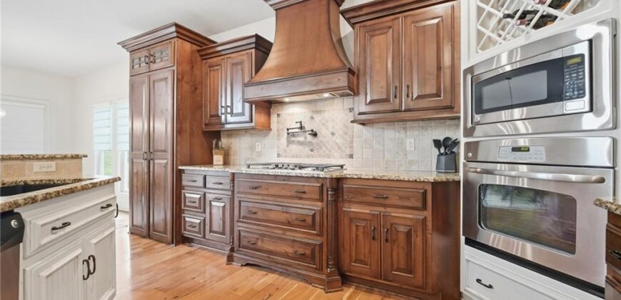 7808 N Chatham Avenue, Kansas City, MO 64151