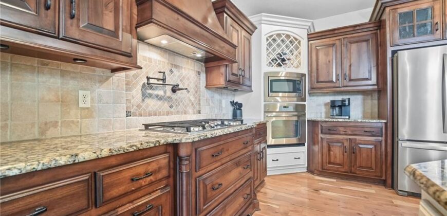 7808 N Chatham Avenue, Kansas City, MO 64151