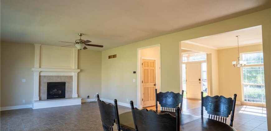 10760 N Laurel Avenue, Kansas City, MO 64157