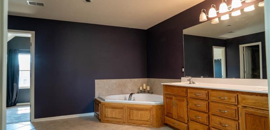 10760 N Laurel Avenue, Kansas City, MO 64157