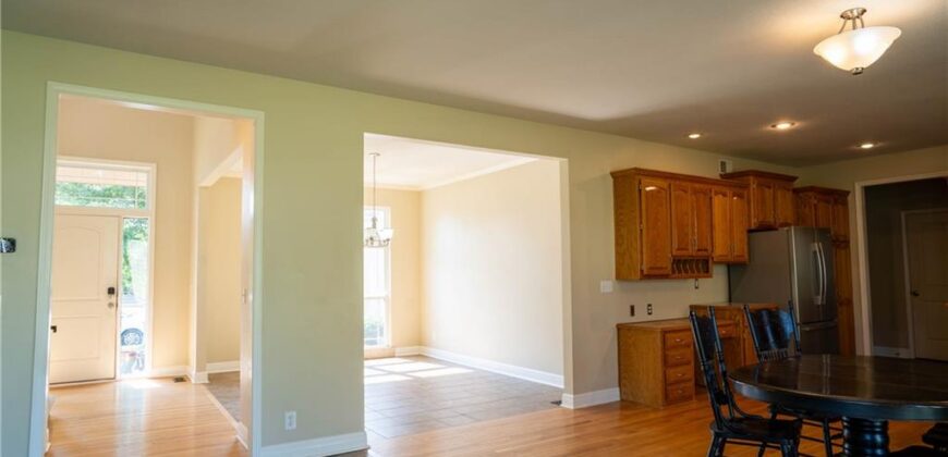 10760 N Laurel Avenue, Kansas City, MO 64157