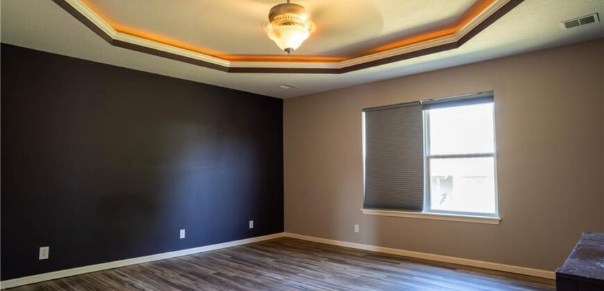 10760 N Laurel Avenue, Kansas City, MO 64157