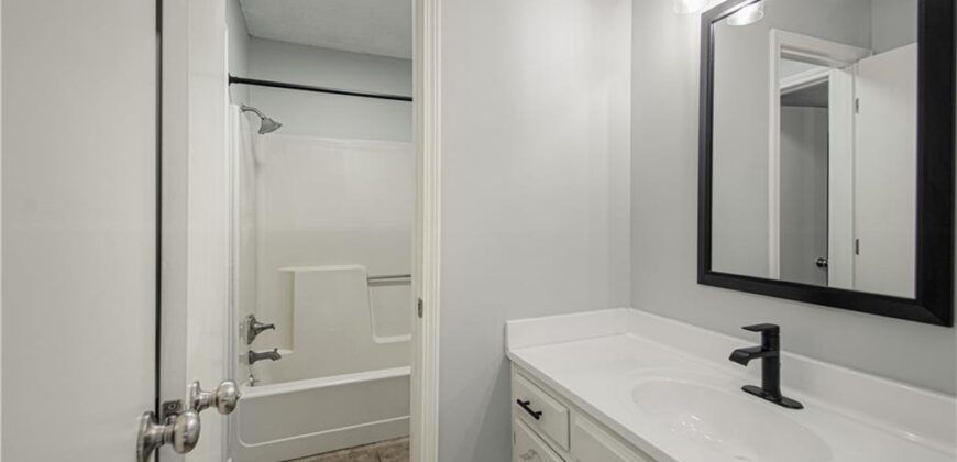 8904 NE 72nd Street, Kansas City, MO 64158