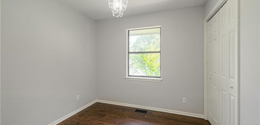 8904 NE 72nd Street, Kansas City, MO 64158