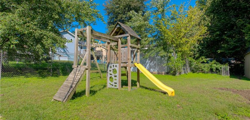 8904 NE 72nd Street, Kansas City, MO 64158