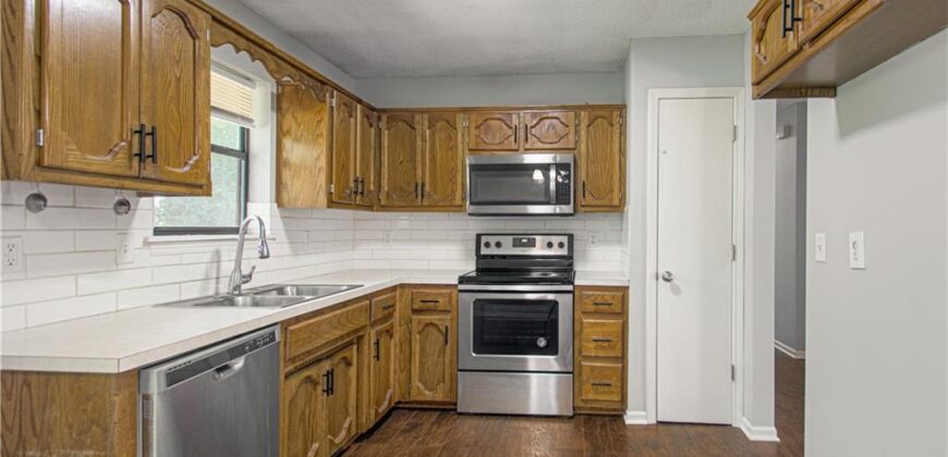 8904 NE 72nd Street, Kansas City, MO 64158