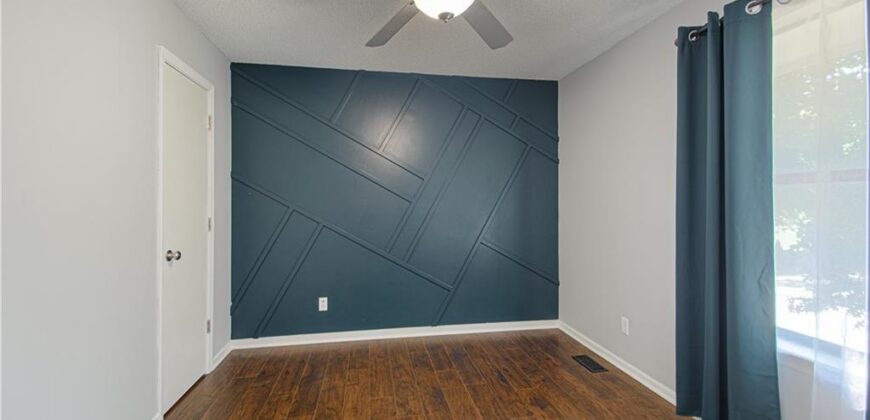 8904 NE 72nd Street, Kansas City, MO 64158