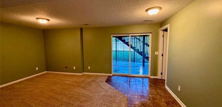 2302 Woodland Circle, Kearney, MO 64060
