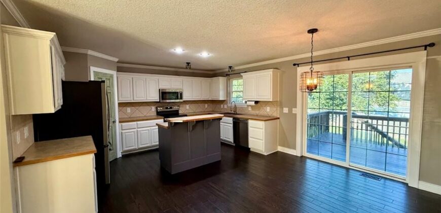 2302 Woodland Circle, Kearney, MO 64060