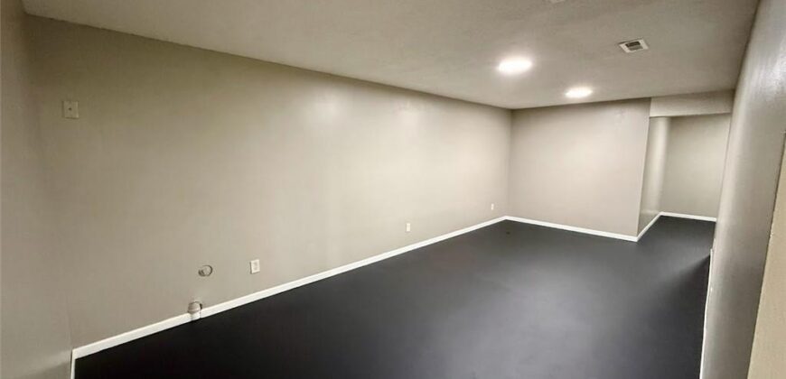 2302 Woodland Circle, Kearney, MO 64060