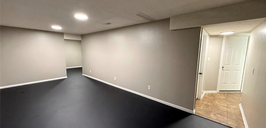 2302 Woodland Circle, Kearney, MO 64060