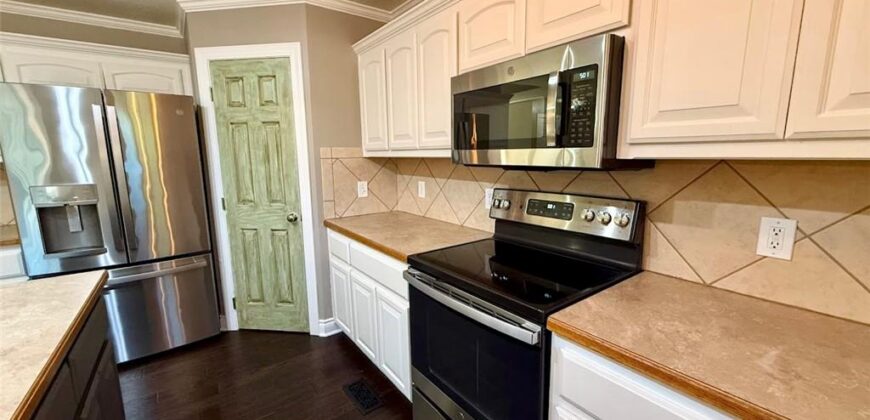 2302 Woodland Circle, Kearney, MO 64060