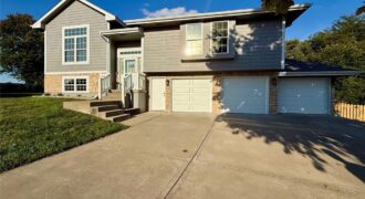 2302 Woodland Circle, Kearney, MO 64060