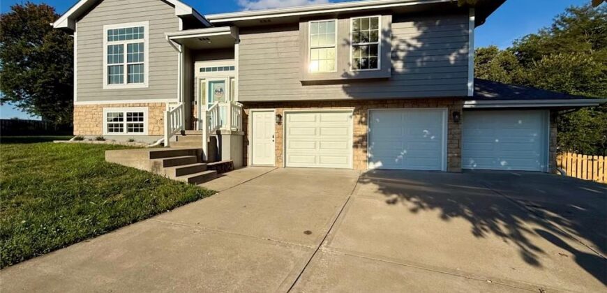 2302 Woodland Circle, Kearney, MO 64060