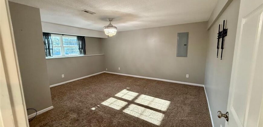 2302 Woodland Circle, Kearney, MO 64060