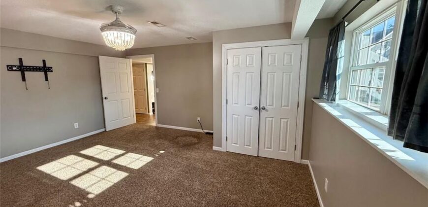 2302 Woodland Circle, Kearney, MO 64060