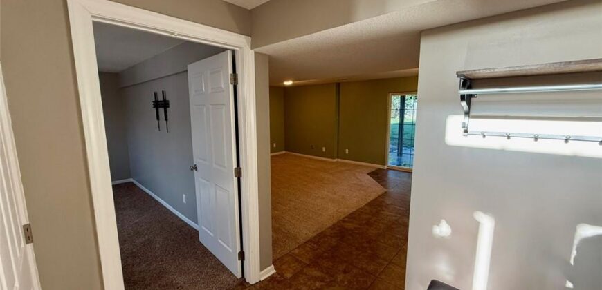 2302 Woodland Circle, Kearney, MO 64060