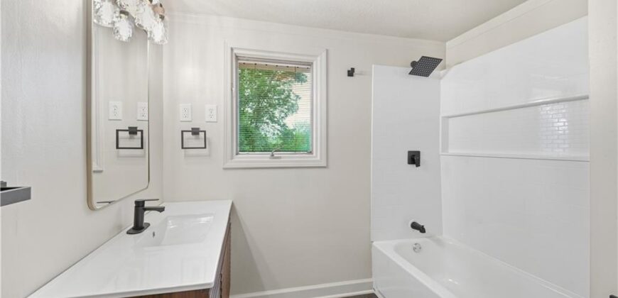 4005 NW 52nd Street, Riverside, MO 64150