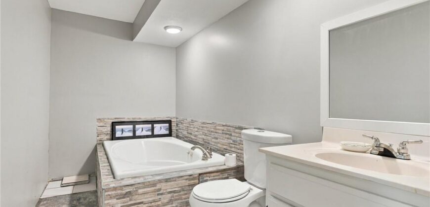 314 E 17th Street, Kearney, MO 64060