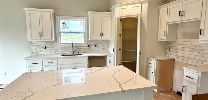 621 E 13th Street, Kearney, MO 64060